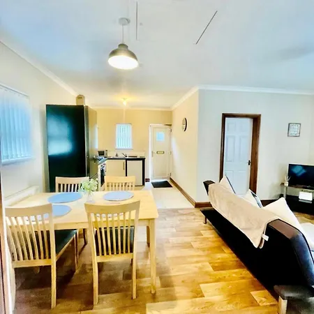 Sycamore With Hot Tub